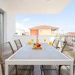 Sarana Apartment *