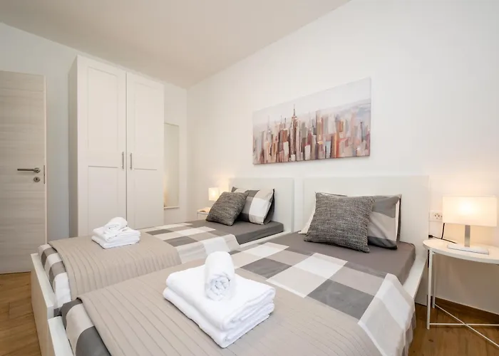 Sarana * 特罗吉尔