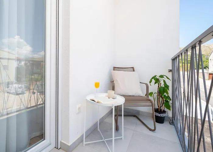 Sarana * 特罗吉尔